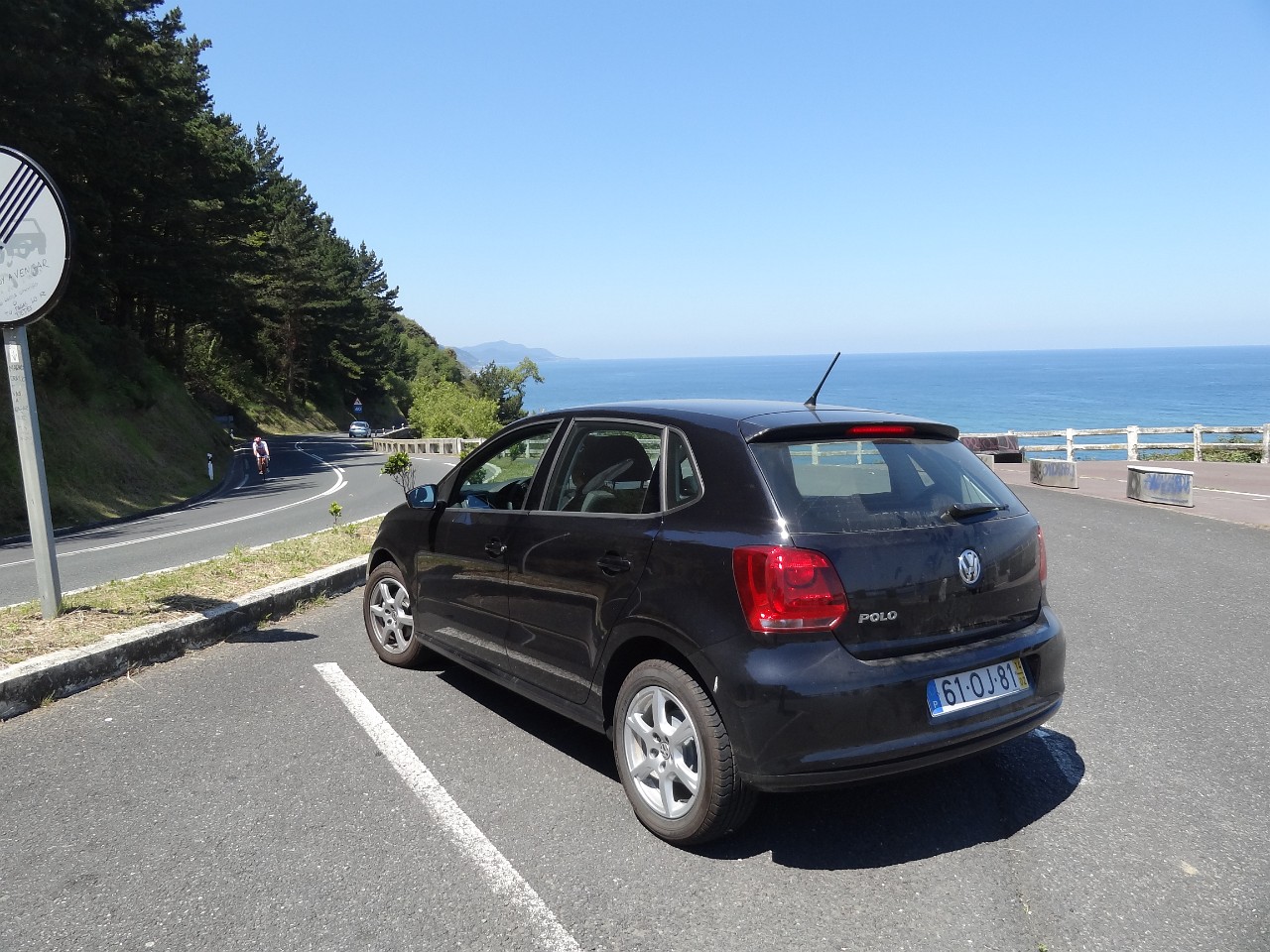 VW Polo on N-634 to Getaria